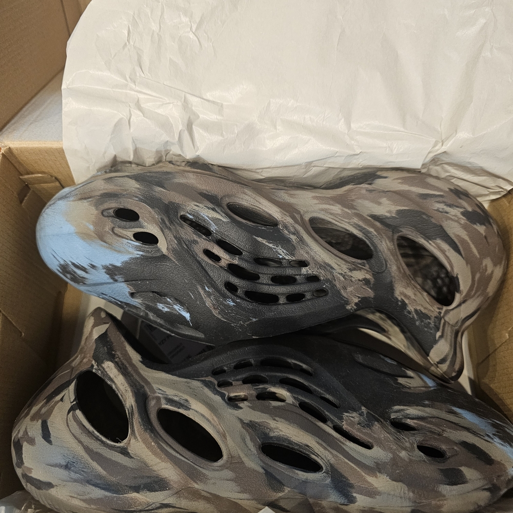 Adidas YZY Foam RNR Box - Picture 8 of 9